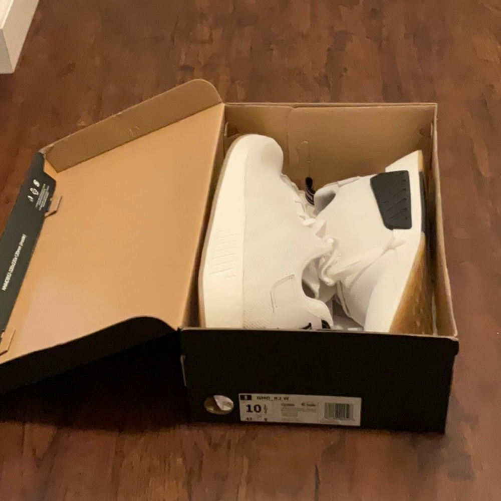 Women Adidas R2